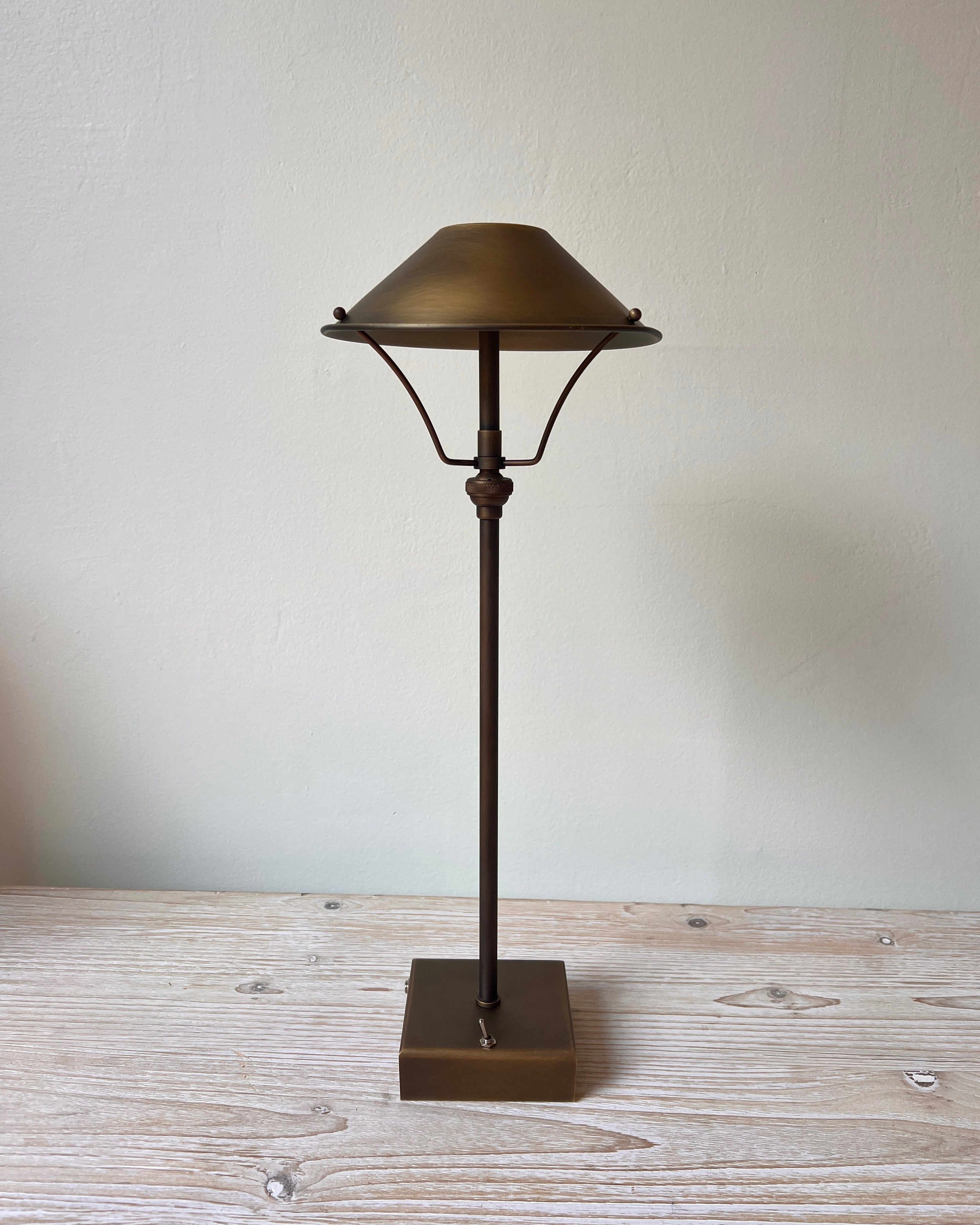 Anna Lari Ambrina table lamp in Antique Brass