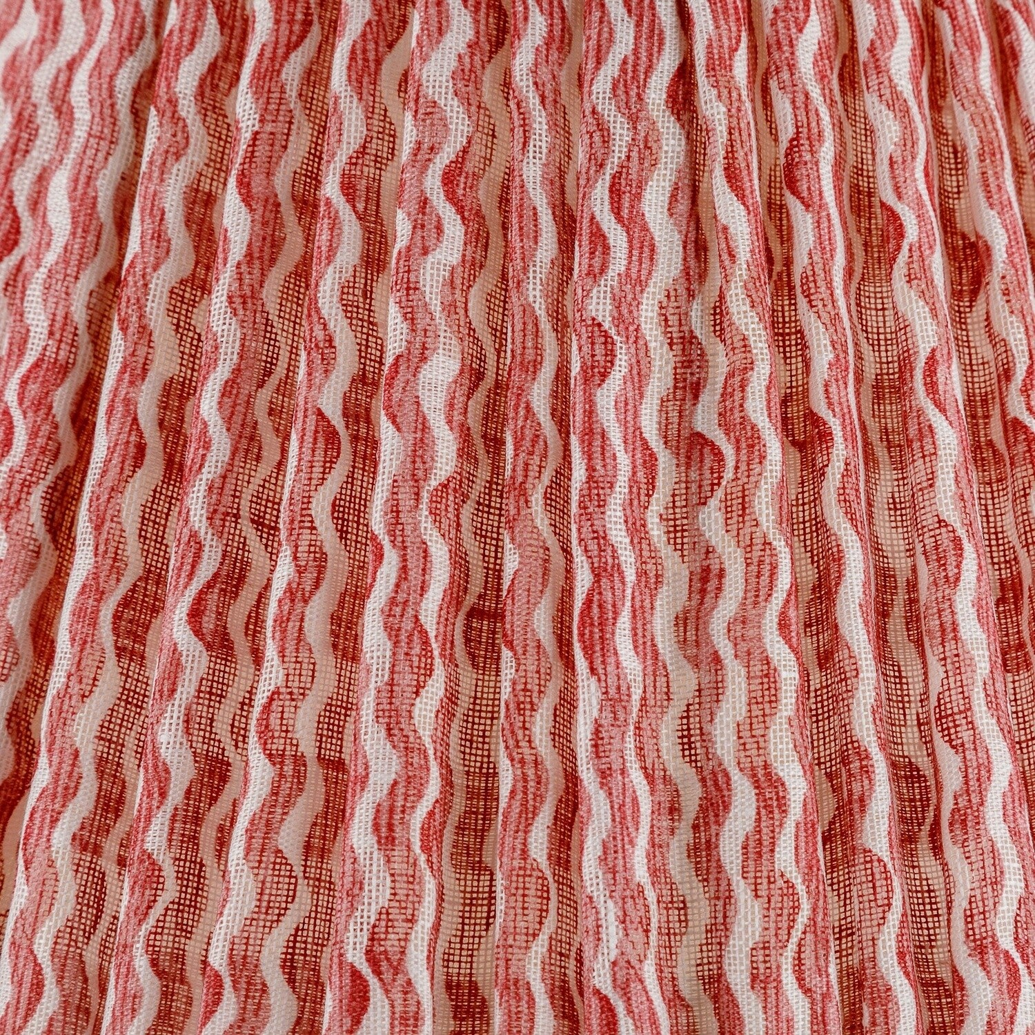 Fermoie Red Popple gathered cotton lampshade detail