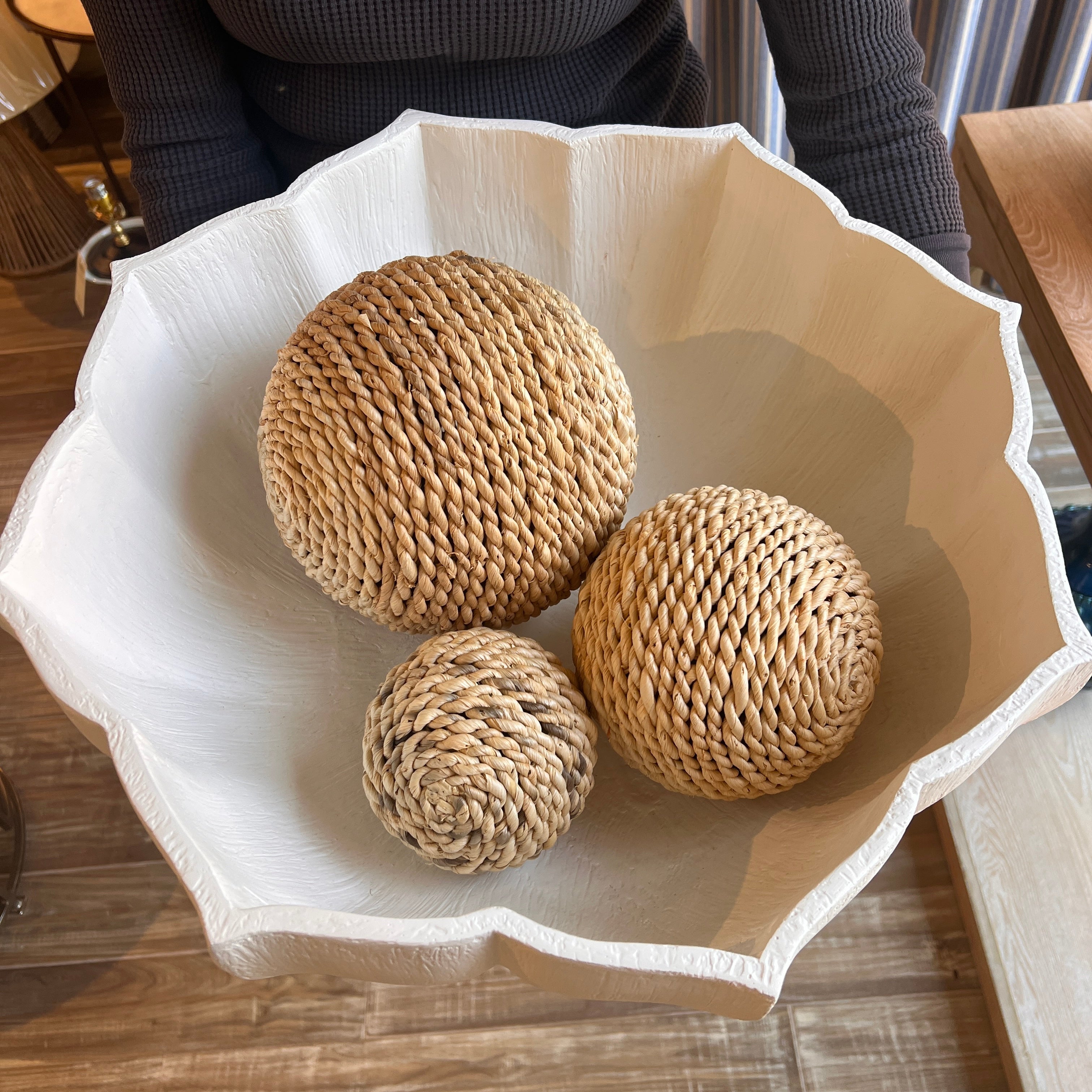 Mahal Bowl in White with decorative rattan objects