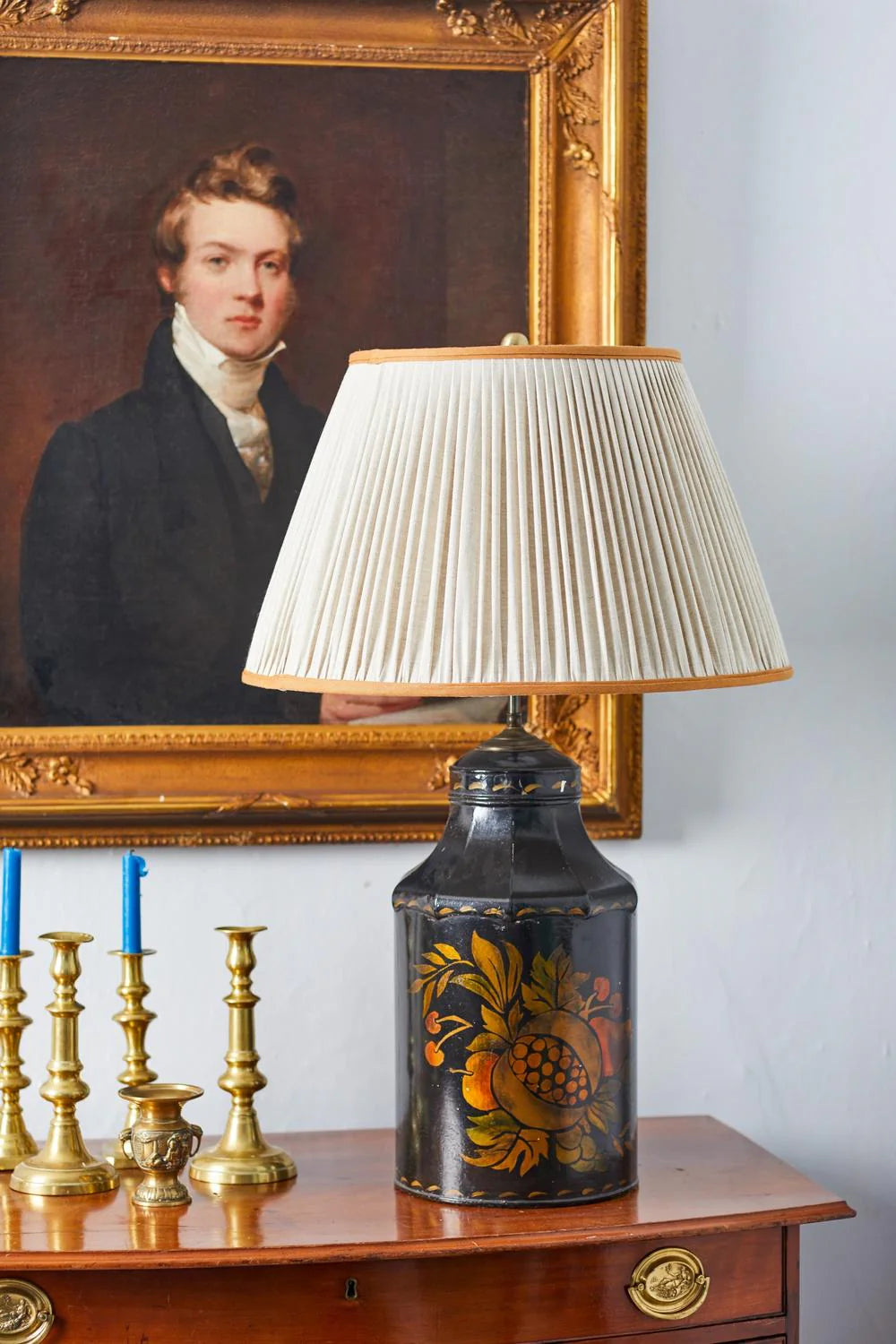 Sorella Glen Oatmeal Shirred Empire Lampshade with Caramel Trim styled on a black traditional style table lamp in Nashville, Tennessee